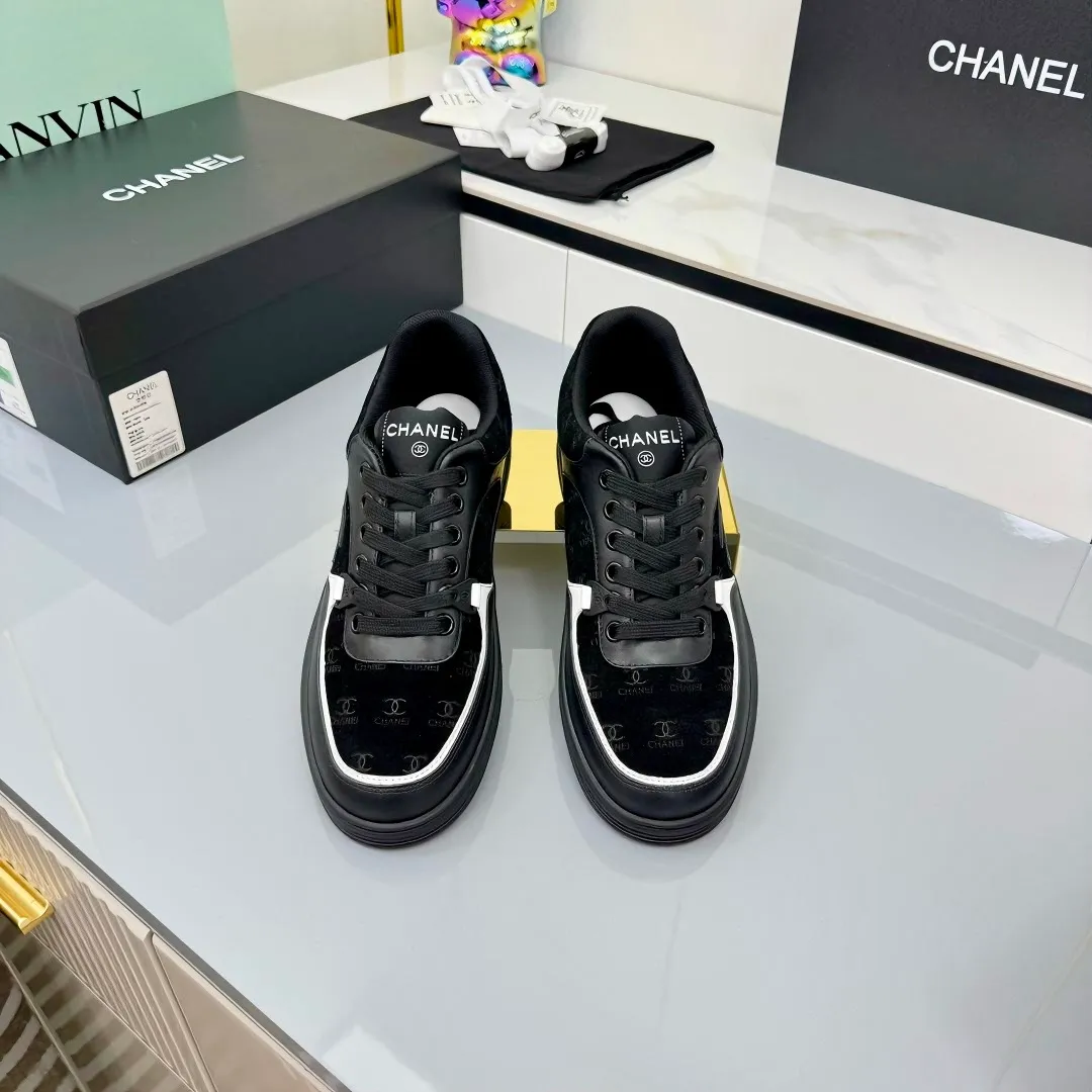 👟👟Ex-factory price 620👟👟High quality! ! ! CHANEL Chanel 25A latest thick-soled casual sports shoes. The counter is synchronized. The counter is very popular. It is a shoe that is very difficult to buy. The most popular thick-soled casual shoes on the Internet. As you can imagine, the most popular thick-soled casual shoes can not be missed. It has both good looks and comfort. Simple and versatile. The thick sole increases the height and is super versatile. Whoever wears it will look better. Upper: cowhide stitching. Lining: breathable mesh. Outsole: TPU original outsole. Size: 35-41 👉